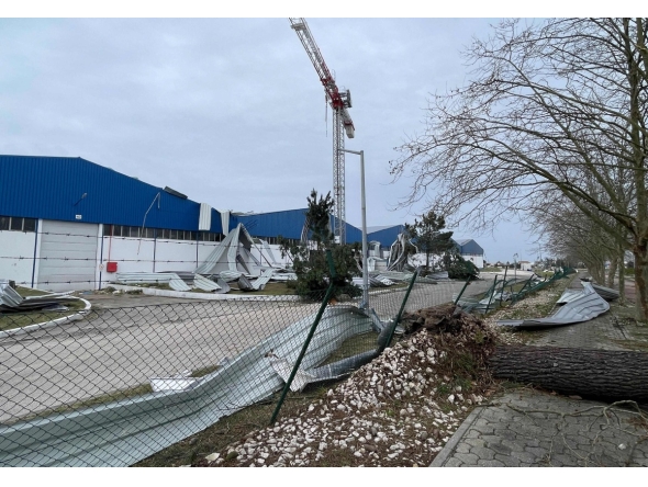 A picture taken on January 28, 2026 shows debris ripped off from a factory building in Marinha Grande, after storm Kristin hit Portugal. Photo by Jérome PIN / AFP