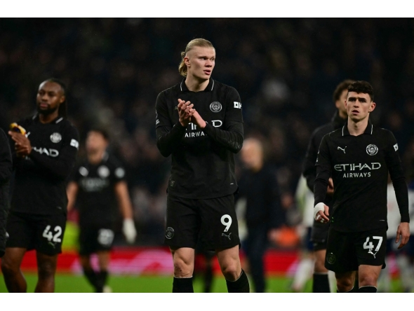 Manchester City's English midfielder #47 Phil Foden (R), Manchester City's Norwegian striker #09 Erling Haaland (C) and Manchester City's Ghanaian midfielder #42 Antoine Semenyo (L) react at the end of the English Premier League football match between Tottenham Hotspur and Manchester City at the Tottenham Hotspur Stadium in London, on February 1, 2026. (Photo by Ben STANSALL / AFP) 
