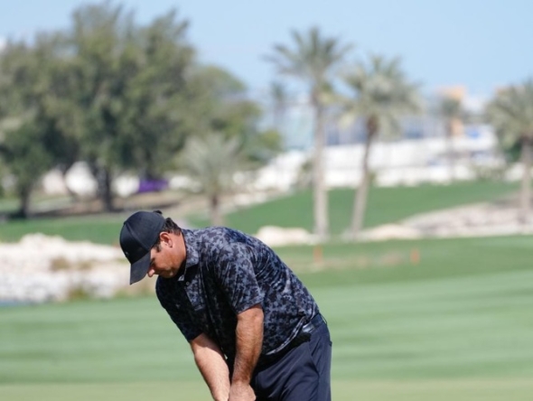 Patrick Reed of the United States lines up a crucial putt on Day 1 of the 29th Qatar Masters yesterday.