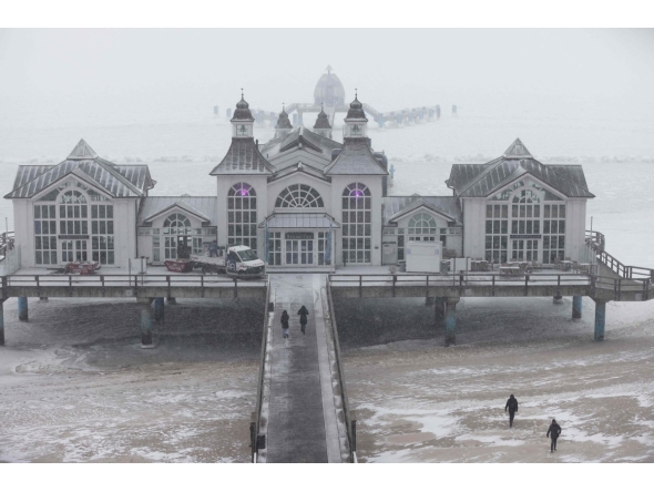 A pier is seen on the frozen ice cover over the Baltic sea in Sellin, northern Germany, on February 5, 2026. (Photo by Danny Gohlke / AFP)
