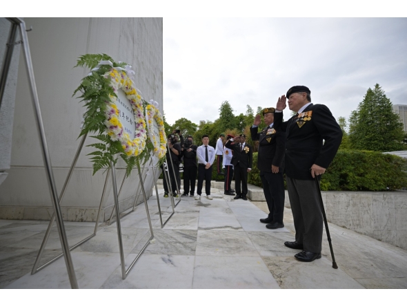 Representatives of retired veterans of the Singapore Armed Forces salute during a memorial ceremony to commemorate civilians who died during the Japanese occupation in World War II, in Singapore, Feb. 15, 2026. (Photo by Then Chih Wey/Xinhua)