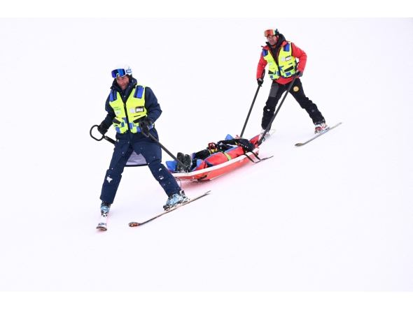 New Zealand's Finley Melville Ives is evacuated by a medical team in the freestyle skiing men's freeski halfpipe qualification run 2 during the Milano Cortina 2026 Winter Olympic Games at Livigno Snow Park, in Livigno (Valtellina), on February 20, 2026. (Photo by Kirill KUDRYAVTSEV / AFP)