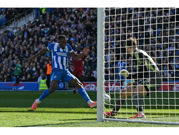 Brighton's English striker #18 Danny Welbeck scores their second goal during the English Premier League football match between Brighton and Hove Albion and Liverpool at the American Express Community Stadium in Brighton, southern England on March 21, 2026. (Photo by Glyn KIRK / AFP) 