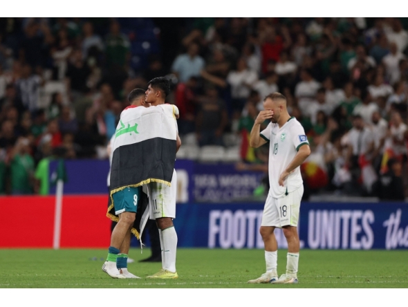 Iraq's forward #09 Ali Al-Hamadi (L) comforts Bolivia's forward #11 Fernando Nava (C) after the 2026 FIFA World Cup qualifiers final playoff football match between Iraq and Bolivia at the BBVA Stadium in Guadalupe, Nuevo Leon state, Mexico (Photo by Julio Cesar Aguilar / AFP)