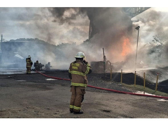 This handout picture released by the Panama Firefighting Department press office shows Panamanian firefighters tackling a blaze caused by the explosion of a fuel tanker under the Bridge of the Americas, at the Pacific entrance to the Panama Canal, in Panama City on April 6, 2026. (Photo by Handout / Panama Firefighting Department / AFP) 