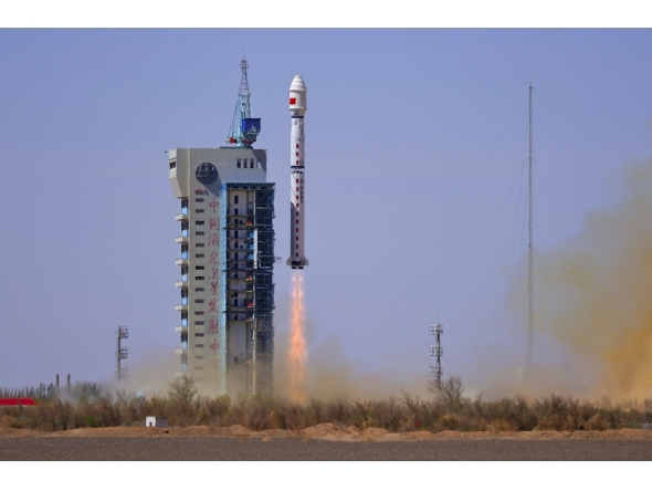 A Long March-4C carrier rocket carrying a satellite for high-precision greenhouse gas detection blasts off from the Jiuquan Satellite Launch Center in northwest China .Photo by Wang Heng/Xinhua
