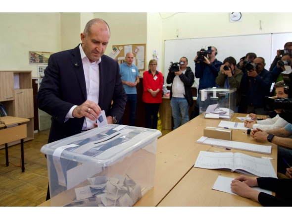 Photo by Dimitar KYOSEMARLIEV and Dimitar KYOSEMARLIEV / AFP