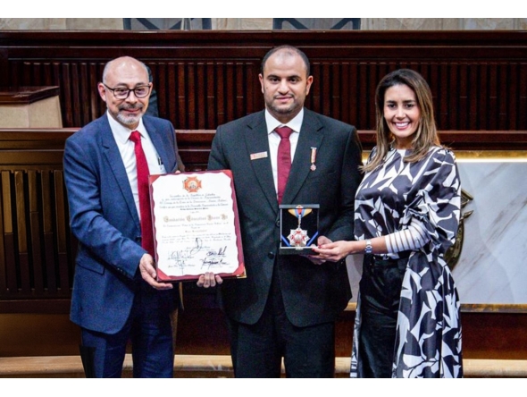 Mohammed Al Kubaisi, CEO of EAA Foundation receiving the award. 