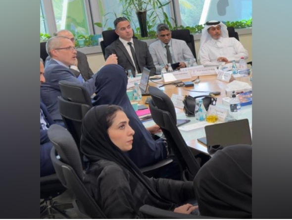 Editor-in-Chief of The Peninsula Prof. Khalid Mubarak Al-Shafi (first right); Associate Vice President Academic, Dr. Salem Seifeddine (third right); Dean of the College of Computing and Information Technology, Dr. Zakaria Maamar (fourth right); DCMP Department Head, Dr. Milan Maric; and other faculty members and representatives of labour market attending the meeting at UDST yesterday. 