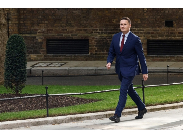 Wes Streeting arrives at Downing Street to meet with the prime minister in central London. (Photo by Brook Mitchell / AFP)
 