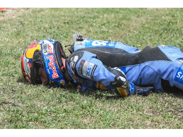 Team Gresini Racing MotoGP's Alex Marquez lies on the side of the track after crashing at high speed during the 2026 Catalunya Moto GP Grand Prix at the Catalunya racetrack in Montmelo, near Barcelona, on May 17, 2026. (Photo by JOSE JORDAN / AFP)