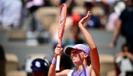 Poland's Iga Swiatek acknowledges the crowd as she celebrates her victory in her women's singles match against Australia's Emerson Jones on day 2 of the French Open tennis tournament on Court Philippe-Chatrier at the Roland-Garros Complex in Paris on May 25, 2026. (Photo by JULIEN DE ROSA / AFP)
