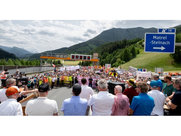 Protesters listen to speakers at the A13 Brenner Highway in the direction of Italy during a demonstration and the blockade of the Brenner Base Tunnel against transit traffic near the A13 Brenner Highway in the direction of Italy, on May 30, 2026, on the Tyrolean Brenner Highway. (Photo by Joe Klamar / AFP)