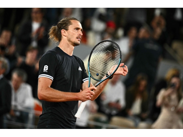 Germany's Alexander Zverev celebrates his victory at the end of his men's quarter final singles match against Spain's Rafael Jodar on day 10 of the French Open tennis tournament on Court Philippe-Chatrier at the Roland-Garros Complex in Paris on June 2, 2026. (Photo by JULIEN DE ROSA / AFP)