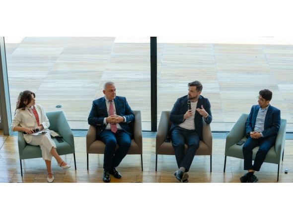 Panellists during the session. 