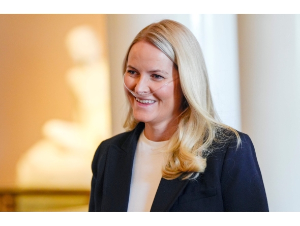 Crown Princess Mette-Marit of Norway smiles as she arrives for a reception of the Norwegian athletes who took part in the Paralympics in Milano Cortina 2026, at the Royal Palace in Oslo, Norway, on April 10, 2026. Photo by Lise إserud / NTB / AFP