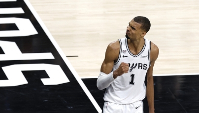  Victor Wembanyama #1 of the San Antonio Spurs reacts after his made basket during the fourth quarter against the New York Knicks in Game Two of the 2026 NBA Finals at Frost Bank Center on June 05, 2026 in San Antonio, Texas. (Photo by Ronald Cortes / GETTY IMAGES NORTH AMERICA / Getty Images via AFP)