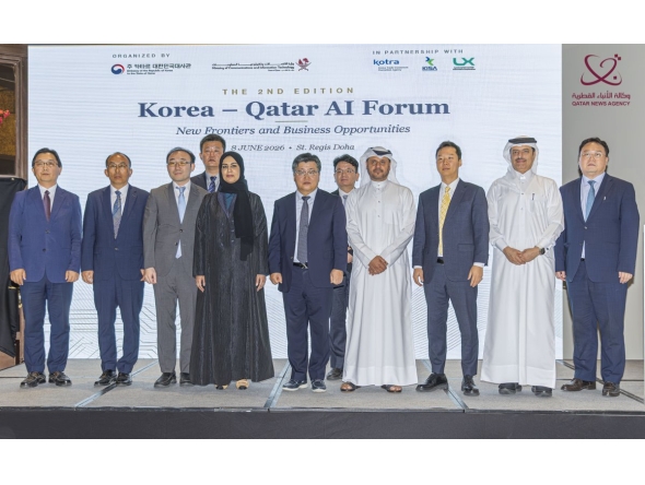 Ambassador of the Republic of Korea to Qatar, H E Hyunsoo Yun; Assistant Undersecretary for Digital Industry Affairs at MCIT, H E Reem Mohammed Al-Mansoori; and Assistant Undersecretary for Infrastructure and Operation Affairs at MCIT, Sami Mohammed Al-Shammari with other officials during the second edition of Republic of Korea-Qatar AI Forum, yesterday. 