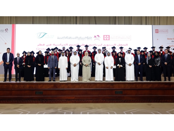 Minister of Education and Higher Education H E Lolwah bint Rashid bin Mohammed Al Khater and other officials with Qatar Scholarships Programme graduates. PIC: Rajan Vadakkemuriyil / The Peninsula