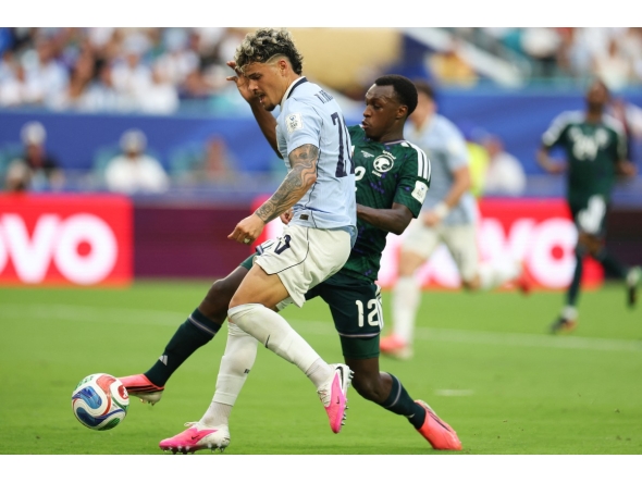 Uruguay's midfielder #20 Maximiliano Araujo and Saudi Arabia's defender #12 Saud Abdulhamid fight for the ball during the 2026 World Cup Group H football match between Saudi Arabia and Uruguay at the Miami Stadium in Miami Gardens on June 15, 2026. (Photo by PATRICIA DE MELO MOREIRA / AFP)
