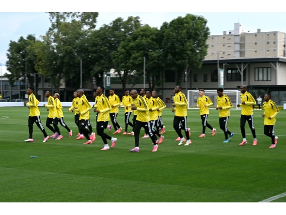South Africa’s players take part in a training session. (PICS AFP)