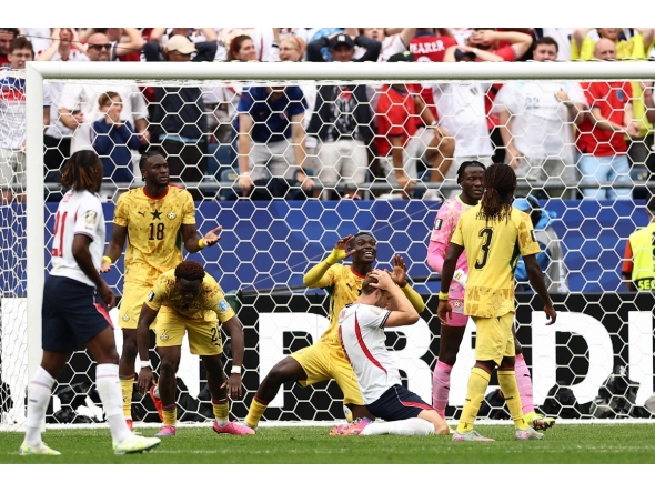 England's forward #09 Harry Kane (C) reacts after missing a goal opportunity during the 2026 World Cup Group L football match between England and Ghana at the Boston Stadium in Foxborough on June 23, 2026. (Photo by CHARLY TRIBALLEAU / AFP)