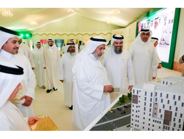 Minister of Awqaf and Islamic Affairs H E Ghanem bin Shaheen bin Ghanem Al Ghanim laying foundation stone for the Sheikh Ali Bin Abdullah Al Thani Endowment Library in Umm Ghuwailina yesterday. 
