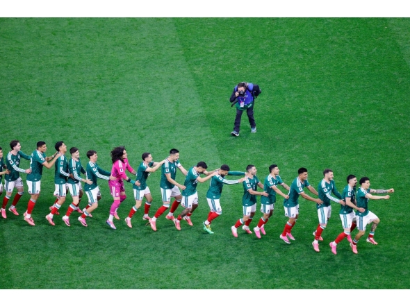 Mexico's players celebrate after winning the 2026 World Cup round of 32 football match between Mexico and Ecuador at the Mexico City Stadium in Mexico City on June 30, 2026. (Photo by Rodrigo Oropeza / AFP)