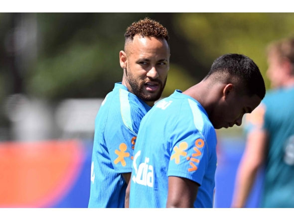 Brazil's forward #10 Neymar (L) and Brazil's forward #19 Endrick take part in a training session at the Columbia Park Training Facility in Morristown, New Jersey on July 2, 2026, during the 2026 World Cup football tournament. (Photo by MAURO PIMENTEL / AFP)