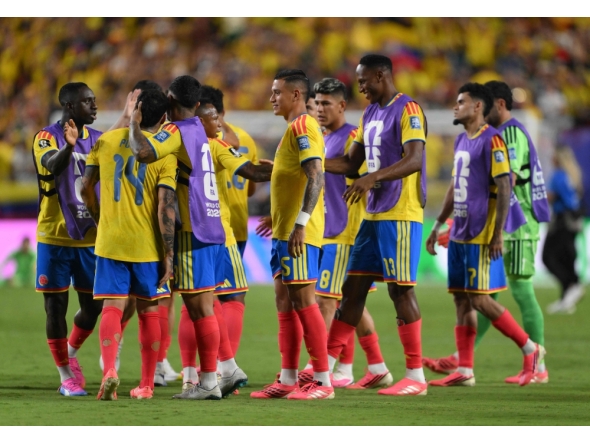 Colombia players celebrate after the 1-0 win during the FIFA World Cup 2026 Round of 32 match between Colombia and Ghana at Kansas City Stadium o in Kansas City, Missouri.  (Photo by David Ramos / AFP)