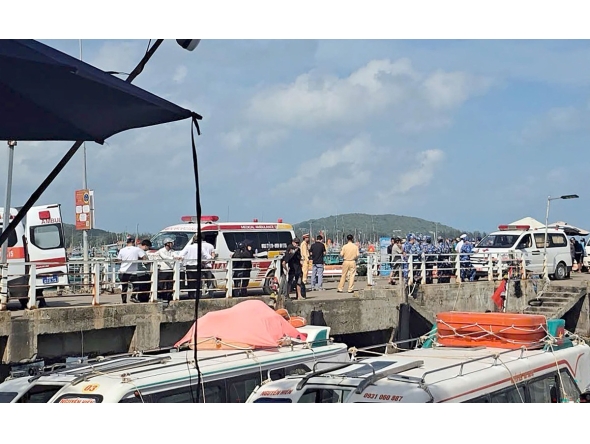 Ambulances line up on a pier to help victims of a boating accident after a tourist vessel capsized off Phu Quoc Island in southern Vietnam's An Giang Province on July 11, 2026. At least 15 people were killed when a tourist boat capsized off an island in Vietnam's south, state media reported on July 11. (Photo by AFP)