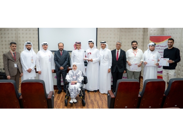 Director of Human Resources at QIIB Sheikh Ali bin Abdullah al-Thani and Executive Director of the Qatar Society for Rehabilitation of Special Needs Amir al-Mulla alongside senior representatives from both organisations pose for a group photo.