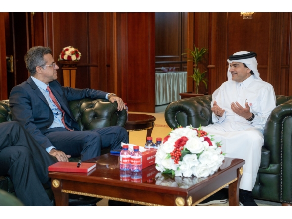CEO of QIIB Dr. Abdulbasit Ahmed Al-Shaibei with Senior Vice President and Group Country Manager for Visa across the UAE, Kuwait, and Qatar Fadi Moukaddem.