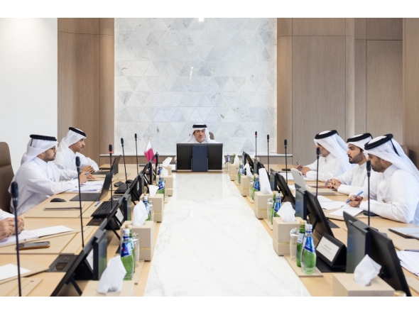 Minister of State for Foreign Trade H E Dr. Ahmed bin Mohammed Al-Sayed and other officials during a high-level meeting held via videoconference with H E Dr. Rumaih bin Mohammed Al-Rumaih, Vice Minister of Transport and Logistic Services of the Kingdom of Saudi Arabia.