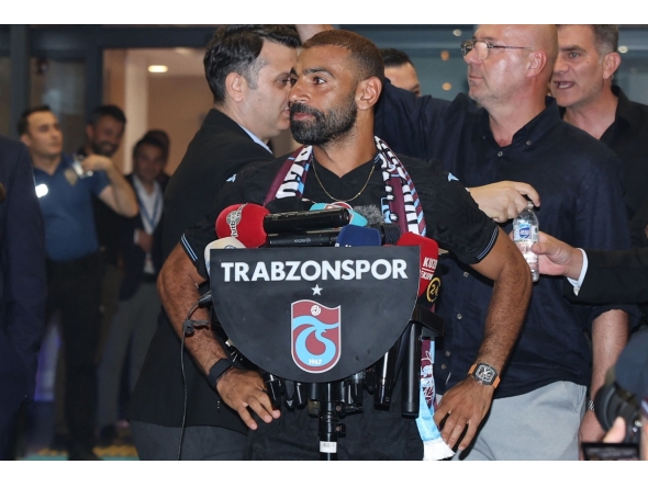 Egyptian forward Mohamed Salah arrives at arrives at Trabzon Airport to complete his transfer to Turkish football club Trabzonspor in Trabzon on August 5, 2026. (Photo by Nurgul GUNAYDIN / AFP)