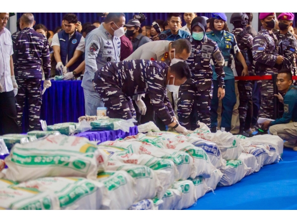 Officers from various Indonesian agencies prepare sacks containing ketamine during a press conference revealing an international narcotics smuggling case in Batam, Riau Islands, on August 9, 2026. Photo by ANDARU AK / AFP