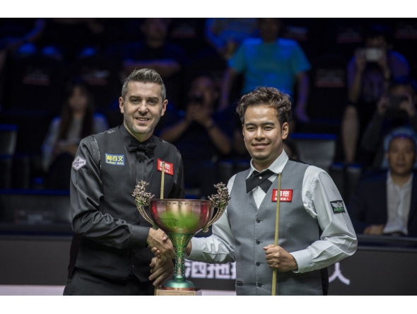 Mark Selby (L) of England and Noppon Saengkham of Thailand pose before the final match at China Open 2026 snooker tournament in Taiyuan, north China's Shanxi Province, Aug. 16, 2026. (Xinhua/Cao Yang)