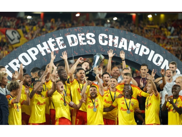 Lens' players celebrate with the championship trophy after winning the French Super Cup (Trophee des Champions) football match between RC Lens and Paris Saint-Germain (PSG) at the Stade Bollaert-Delelis in Lens, northern France on August 16, 2026. (Photo by GEOFFROY VAN DER HASSELT / AFP)