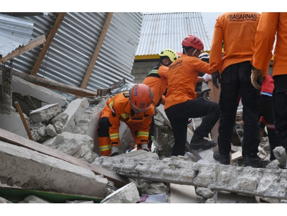 This handout picture taken and released on August 19, 2026 by Indonesia's Search and Rescue Agency (BASARNAS) shows rescue personnel from the agency working at the scene of a collapsed building in East Manggarai following a 7.7-magnitude earthquake that struck Indonesia's Flores island on August 15. Photo by Handout / INDONESIA'S NATIONAL SEARCH AND RESCUE AGENCY (BASARNAS) / AFP