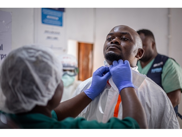 A medical worker puts on a protective suit at an Ebola treatment center in Beni, North Kivu Province, the Democratic Republic of the Congo, Aug. 16, 2026. (Xinhua)