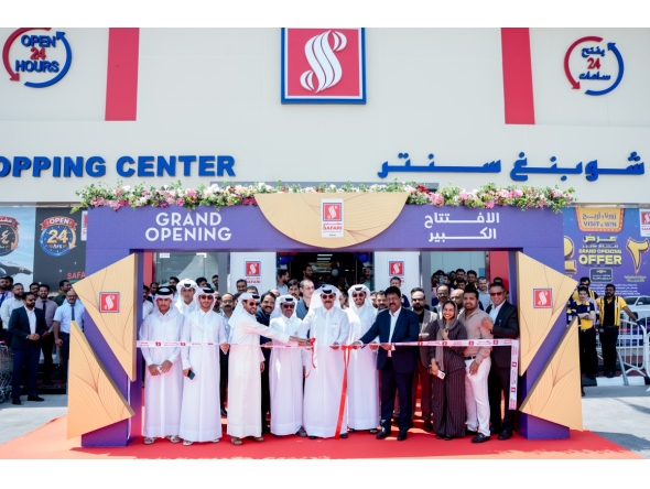 Chairman of Safari Group of Companies Hamad Dhafer Abdul Hadi Al Ahbabi along with others inaugurating the outlet.
