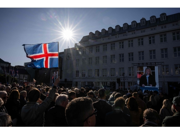 A participant waves an Icelandic flag during a rally of supporters of the 'No' campaign against reopening Iceland's European Union accession negotiations in Reykjavik, Iceland, on August 27, 2026, two days ahead of a national referendum. Icelanders will vote on August 29 on whether the country should resume EU accession negotiations, which were suspended in 2013. (Photo by Jonathan NACKSTRAND / AFP)