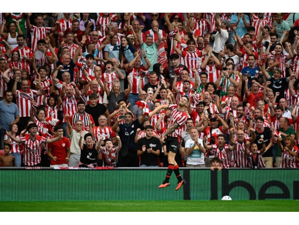 Athletic Bilbao's Spanish midfielder #08 Oihan Sancet celebrates scoring his team's third goal during the Spanish league football match between Athletic Club Bilbao and Club Atletico de Madrid at San Mames Stadium in Bilbao on September 5, 2026. (Photo by ANDER GILLENEA / AFP)
