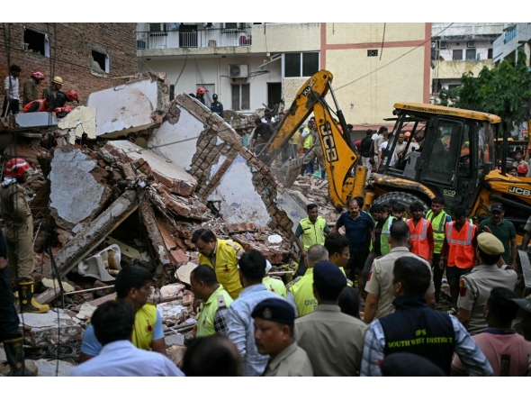 Bulldozers clear debris as rescue personnel conduct a search operation at the site following a building collapse in the Satya Niketan area in New Delhi on September 6, 2026. (Photo by Sajjad HUSSAIN / AFP)