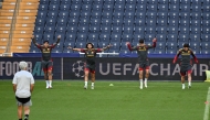 AS Roma's Italian head coach Gian Piero Gasperini (L) looks on during a training session on the eve of the UEFA Champions League first round day 1 football match between Fenerbahce SK and AS Roma, at the Fenerbahce Chobani stadium in Istanbul on September 9, 2026. (Photo by Ozan KOSE / AFP)