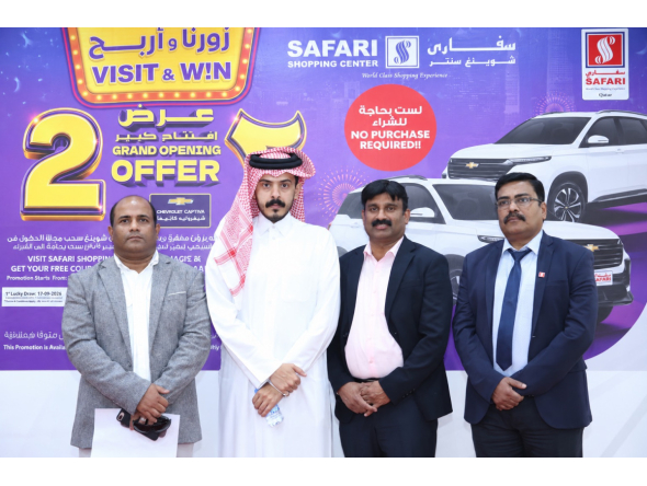 A representative from Ministry of Commerce and representatives of Safari management during the lucky draw event.
