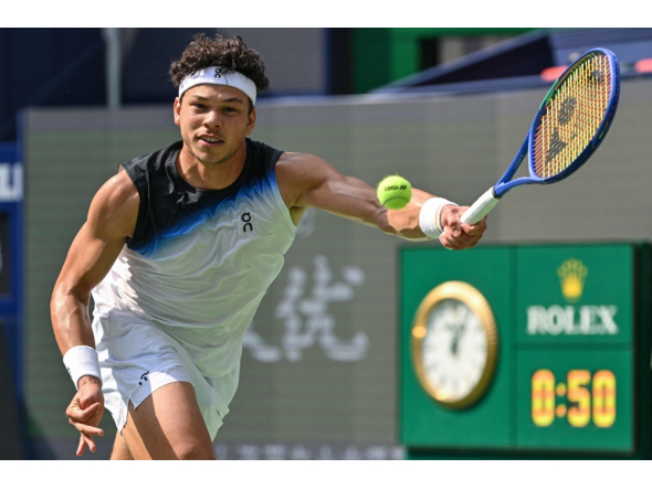 USA's Ben Shelton hits a return to France's Arthur Gea during their men's singles match at the Shanghai Masters tennis tournament in Shanghai on October 11, 2026. (Photo by Hector Retamal / AFP)
 