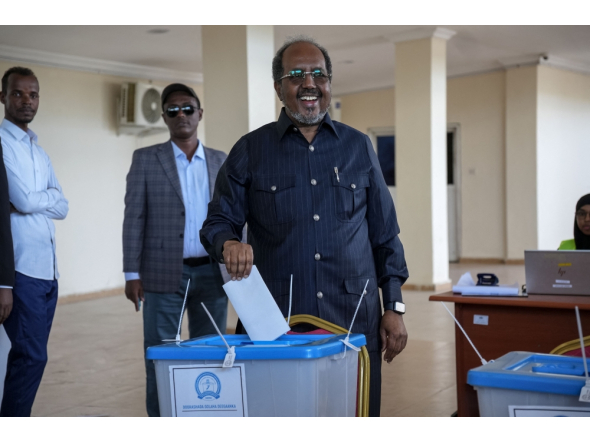 (FILE PHOTO) Somalia's President Hassan Sheikh Mohamud casts his ballot during local council elections in Mogadishu on December 25, 2025. (Photo by Hassan Ali ELMI / AFP)