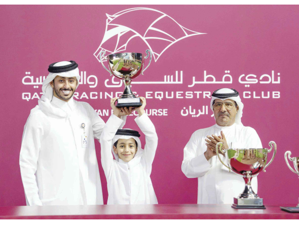 QREC Racing Manager Abdulla bin Rashid Al-Kubaisi awarded the Al Hamla Cup. 
