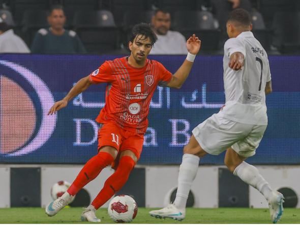 Al Duhail's Tahseen Mohammed Jamshid (left) and Al Sadd's Sekou Oumar Yansane in action.